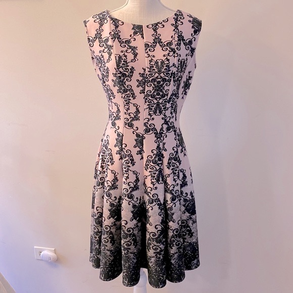 🌹Gabby Stye women’s hombre with black lace design dress, flare & fit s/s size 8 - Picture 1 of 14